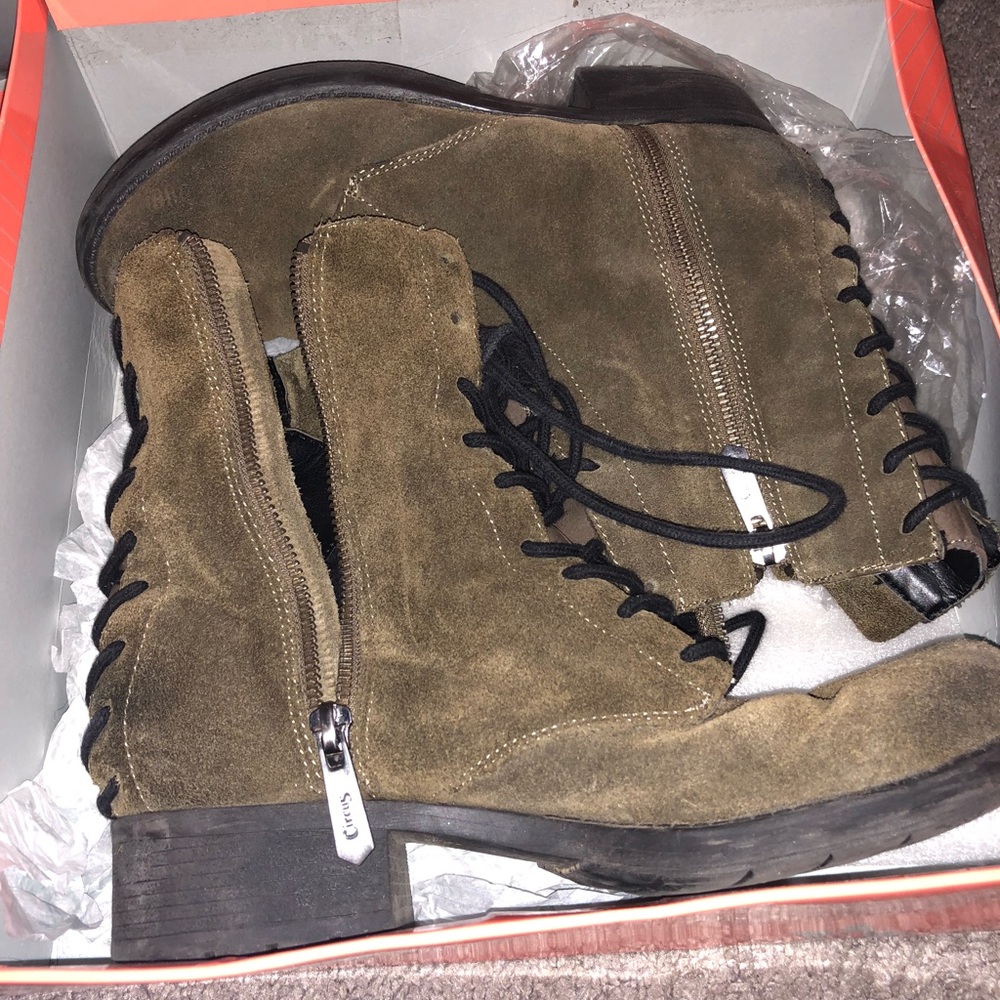 Combat boots